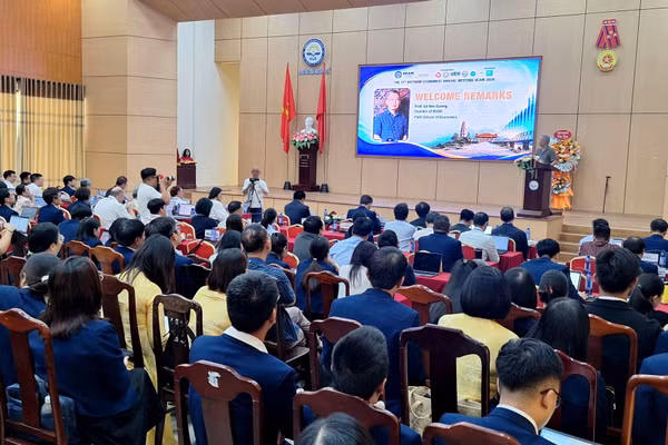 Nhiều nhà khoa học nổi tiếng trong và ngoài nước bàn về kinh tế đương đại