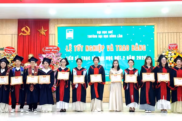 Trường ĐH Nông Lâm Huế trao bằng tốt nghiệp cho 228 tân khoa