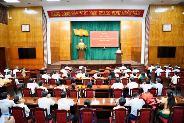 Hội nghị công bố quyết định của Ban Thường vụ Thành ủy Huế về công tác cán bộ.