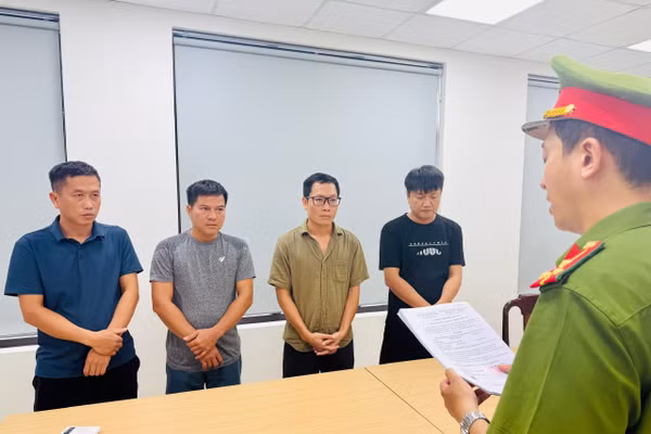 4 người tại TP Huế tổ chức đánh bạc và đánh bạc hơn 22 tỷ đồng với hình thức cá độ bóng đá qua mạng.