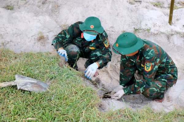 Đội Quy tập 192 thuộc Bộ Chỉ huy Quân sự TP Huế đang khẩn trương tìm kiếm hài cốt liệt sĩ trong "Chiến dịch 500 ngày đêm".