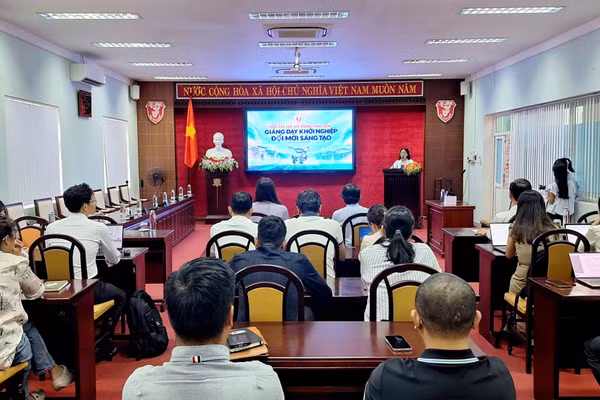 Khai giảng Khóa đào tạo, bồi dưỡng giảng viên giảng dạy Khởi nghiệp đổi mới sáng tạo (ToT) 2026 tại Đại học Huế.