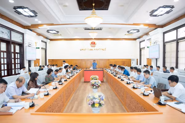 Cuộc họp báo cáo hoàn thiện Kế hoạch đầu tư công trung hạn vốn ngân sách nhà nước giai đoạn 2026 - 2030 và tình hình giải ngân vốn đầu tư công năm 2026 tại TP Huế.