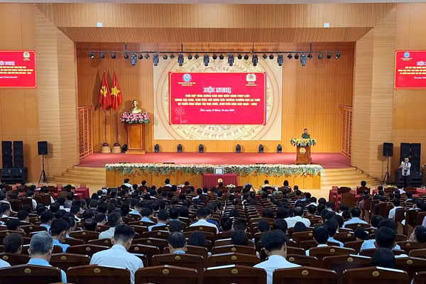 Nhiều vấn đề về giáo dục chấp hành pháp luật cho HS, SV TP Huế được bàn luận tại Hội nghị.