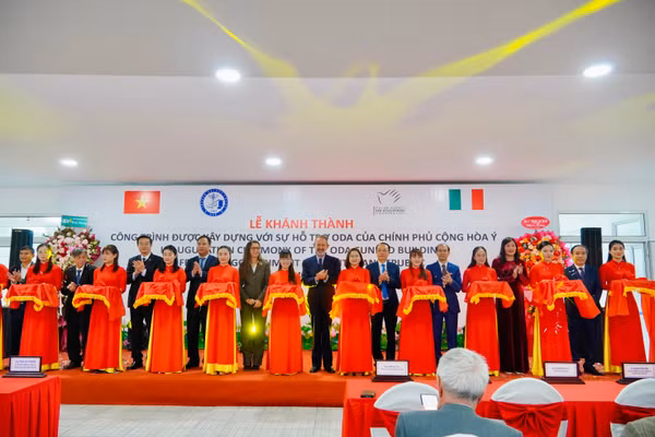 Lễ khánh thành Tòa nhà ODA Ý - công trình khám chữa bệnh kỹ thuật cao tại Bệnh viện Trường Đại học Y Dược Huế.