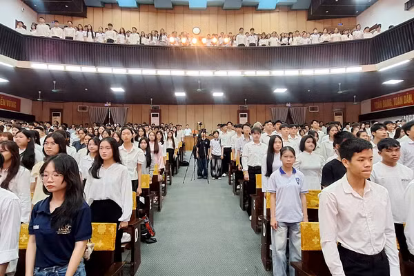 Lễ khai giảng Khóa 50 Trường ĐH Khoa học Huế với 1.927 tân sinh viên.