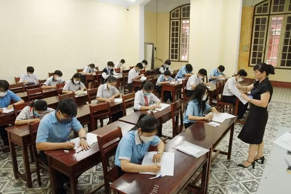 Thi tuyển vào lớp 10 tại các trường TP Huế.
