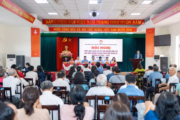 Buổi tiếp xúc cử tri tại phường Thuận Hóa, TP Huế, thuộc đơn vị bầu cử số 6 có ứng cử viên Nguyễn Khắc Toàn, Chủ tịch UBND TP Huế.