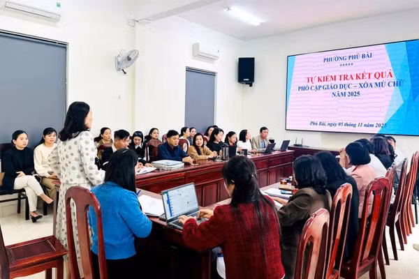 Các xã, phường tại TP Huế đồng loạt triển khai các hội nghị, buổi làm việc chuyên sâu về công tác phổ cập giáo dục - xóa mù chữ năm 2025.