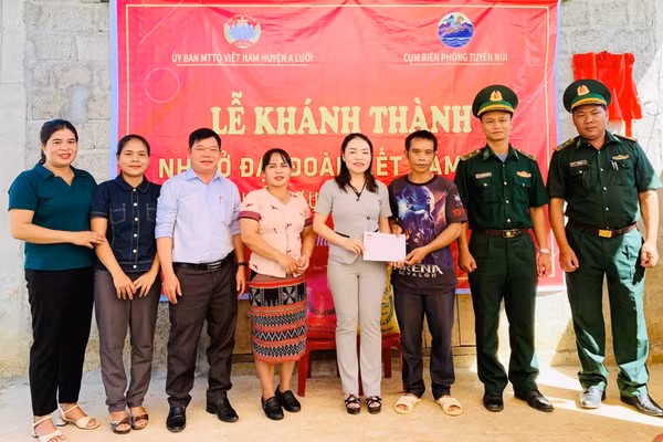 Khánh thành 1 ngôi nhà Đại đoàn kết cho hộ dân khó khăn ở vùng A Lưới, TP Huế.
