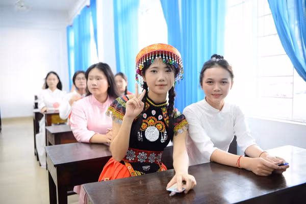 Các thí sinh dự thi năng khiếu Khối M và N năm 2026 tại Trường ĐH Sư phạm Huế.