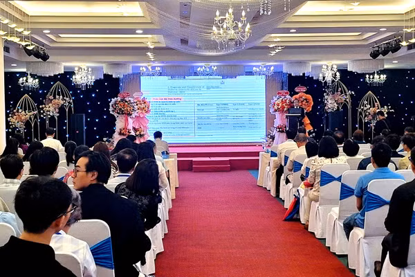 Hội nghị khoa học cố đô mở rộng lần thứ 9 về bệnh nội tiết, đái tháo đường và rối loạn chuyển hóa thu hút đông đảo đại biểu tham gia.