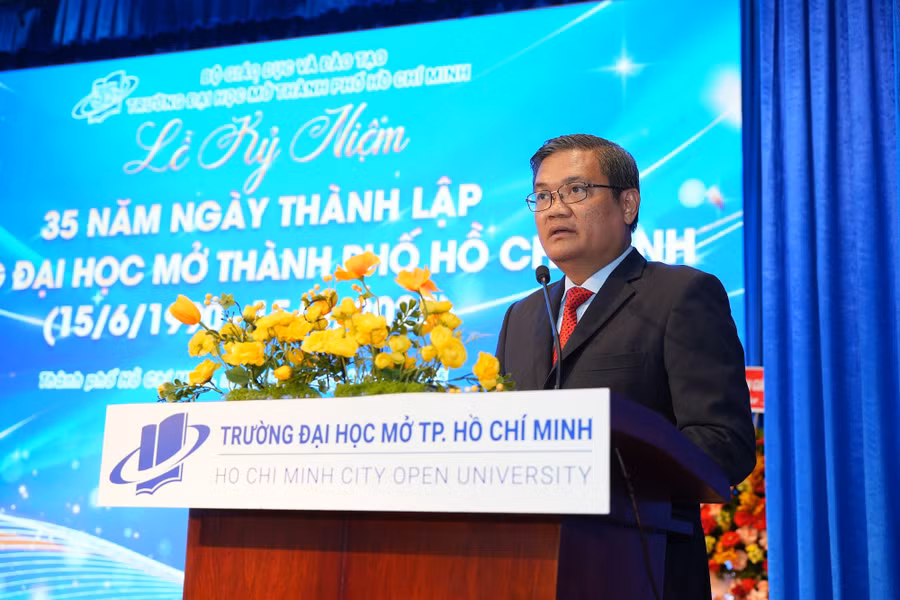 gsts-nguyen-minh-ha-hieu-truong-nha-truong.jpg