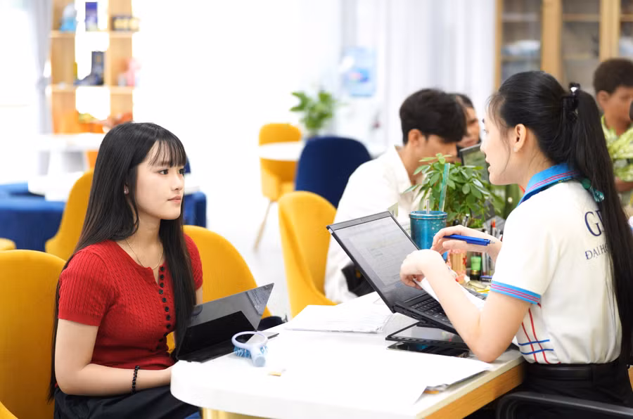 Thí sinh làm hồ sơ xét tuyển vào Trường ĐH Gia Định.