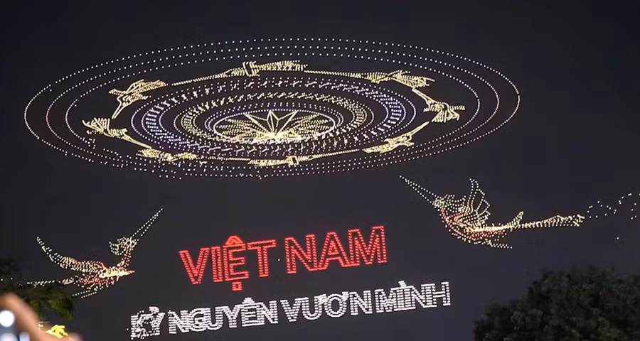 10.500 drone đồng loạt bay lượn trên bầu trời TPHCM.