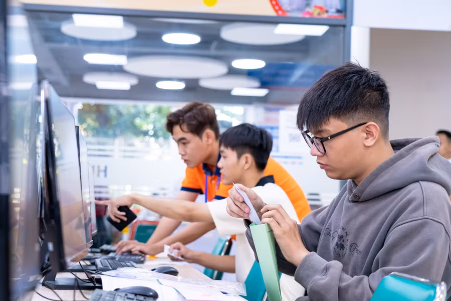 Một loạt các trường đại học phía Nam đang ứng dụng AI vào công tác tuyển sinh 2025.