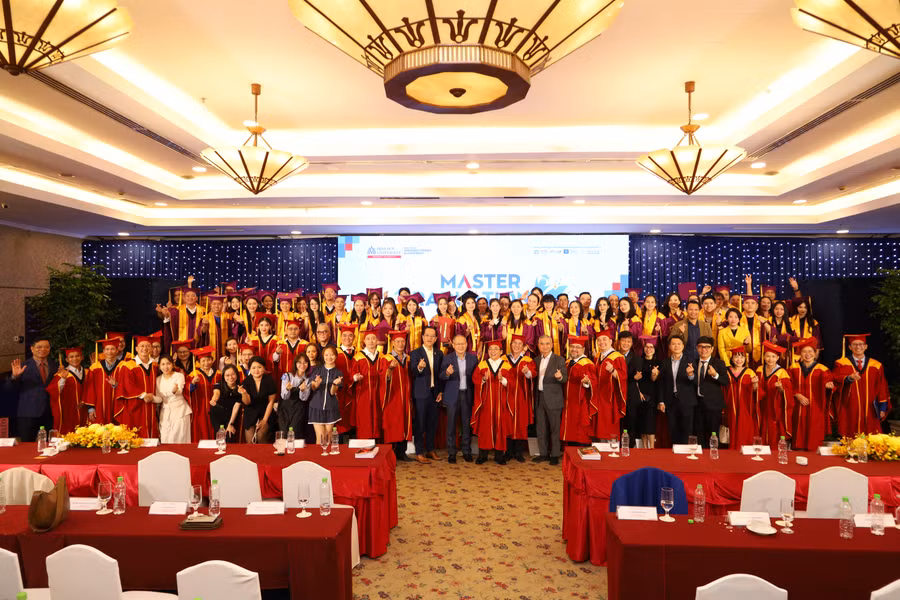 5-le-tot-nghiep-va-khai-giang-chuong-trinh-thac-si-cua-truong-dai-hoc-hoa-sen.jpg