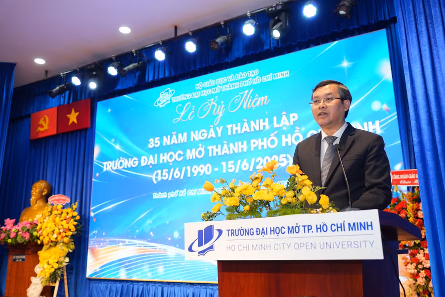 pgsts-nguyen-van-phuc-pho-bi-thu-dang-uy-thu-truong-bo-giao-duc-va-dao-tao-nguyen-bi-thu-dang-uy-nguyen-hieu-truong-truong-dh-mo-tphcm.jpg