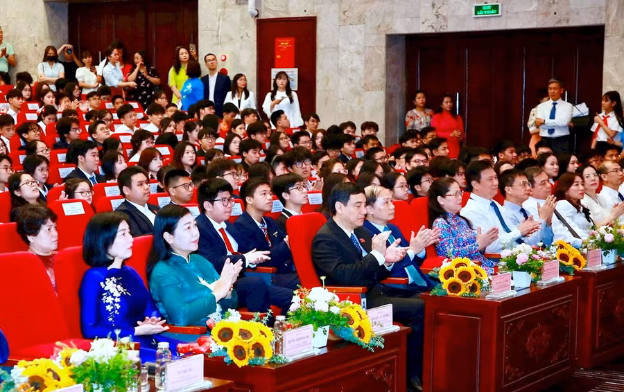 dai-bieu.jpg