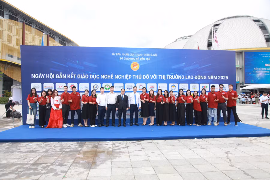 Các đại biểu dự ngày hội.