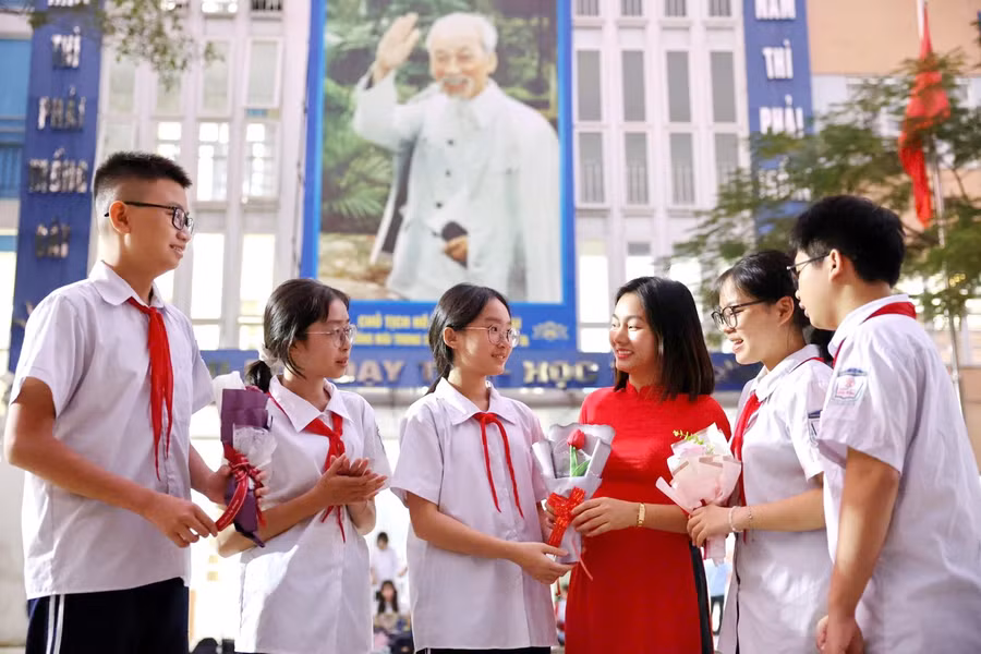 Nhiều hoạt động ý nghĩa được ngành GD-ĐT Hà Nội, các nhà trường tổ chức để tri ân các thầy cô giáo.