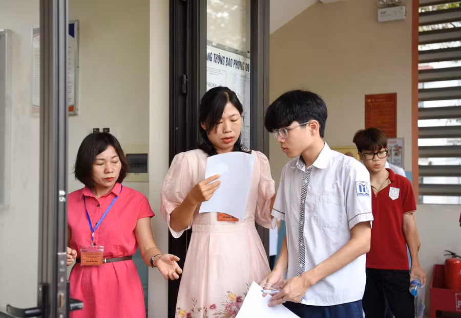 Học sinh dự thi vào lớp 10 tại Hà Nội năm 2024.
