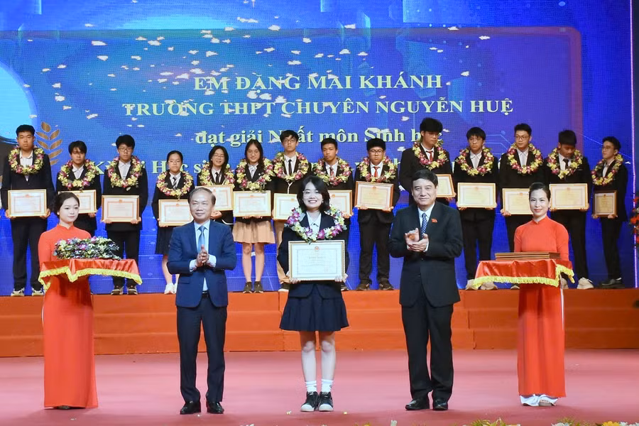 nguyen-hue.jpg