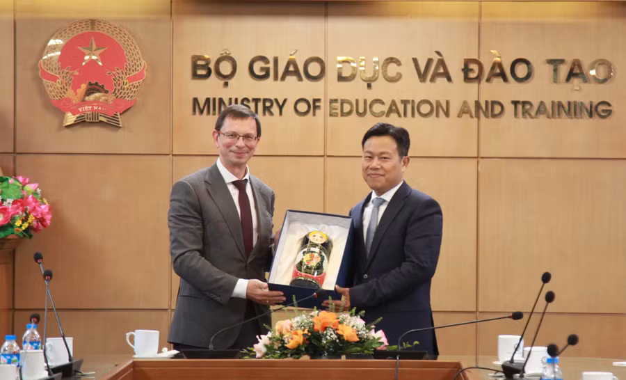 Thứ trưởng Lê Quân tiếp ông Anisimov Nikita.