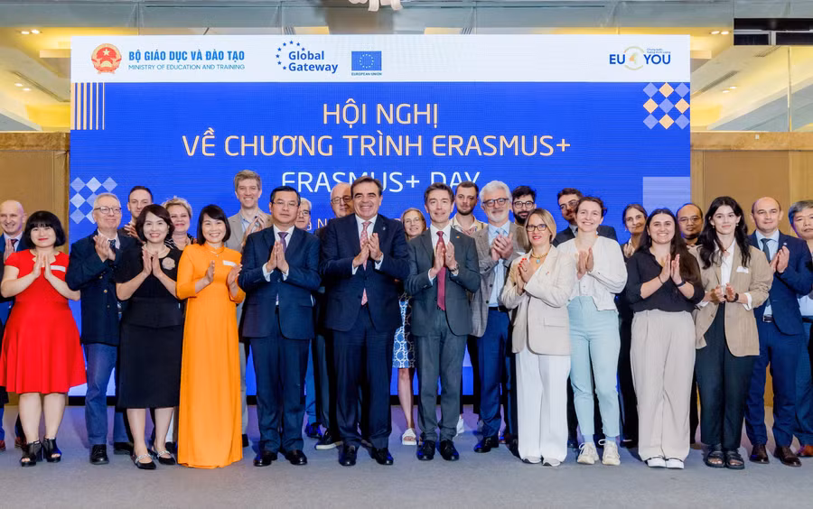 Các đại biểu dự hội nghị.