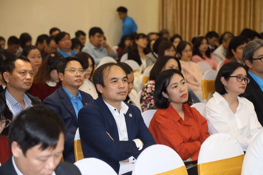 Các đại biểu dự hội nghị.
