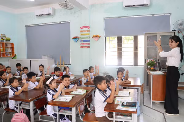 Trường Tiểu học Đồng Thuận đã triển khai dạy song ngữ tiếng Anh kết hợp Toán.