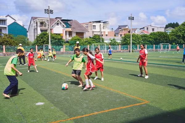 Ngày hội bóng đá thu hút hơn 300 học sinh các trường tham gia. Ảnh: Huy Hiệu.