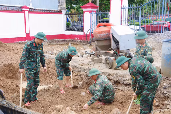 Lực lượng chức năng tiếp tục mở rộng phạm vi tìm kiếm hài cốt liệt sĩ. Ảnh: Xuân Diện