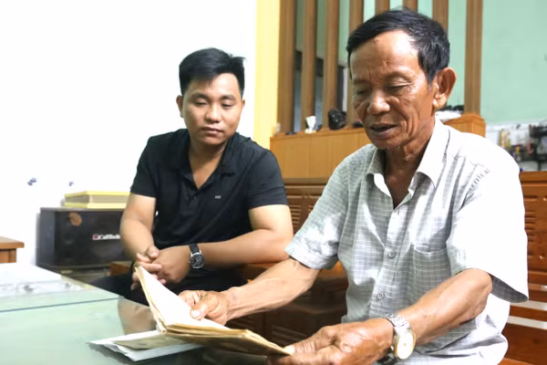 Ông Nguyễn Thanh Hà lưu giữ những trang nhật ký của cha và kỷ niệm về đợt quy tập 4 hài cốt liệt sĩ giữa rừng.