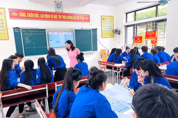 Các trường THPT ở Quảng Trị tổ chức dạy song ngữ trong một số môn học.