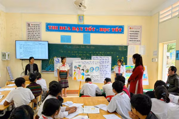 Học sinh vùng miền núi, biên giới được quan tâm bằng các chính sách giáo dục.