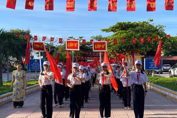 Học sinh Quảng Trị tựu trường.