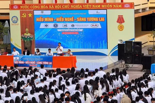 Chương trình hướng nghiệp giúp học sinh chủ động xây dựng kế hoạch học tập và chuẩn bị cho lựa chọn nghề nghiệp trong tương lai.