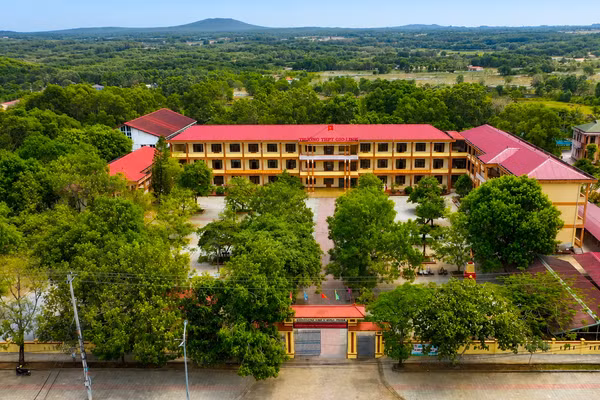 Mái trường THPT Gio Linh - nơi đã "chắp cánh tương lai" cho hàng nghìn học sinh. Ảnh: PK