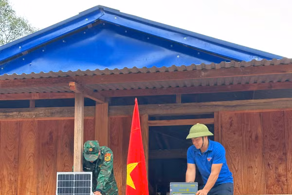 Chương trình “Thứ bảy về bản” mang ánh sáng đến người dân vùng biên giới.
