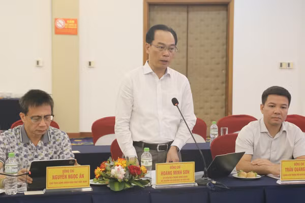 Bộ trưởng Bộ GD&ĐT Hoàng Minh Sơn cùng Đoàn công tác của Bộ GD&ĐT làm việc với tỉnh Quảng Trị.