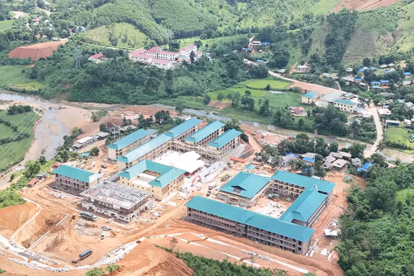 Trường mới mọc giữa bản làng, nơi ước mơ học tập được 'chắp cánh' bay xa