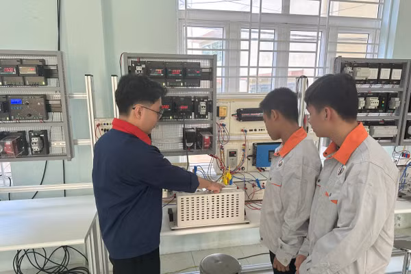 Học viên cơ sở GDNN tăng cường thực hành.
