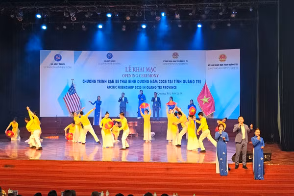 Chương trình nghệ thuật tại lễ khai mạc.