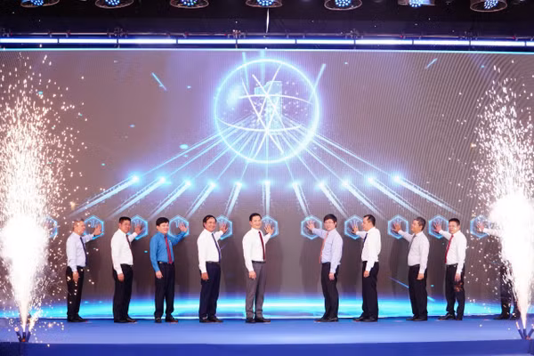Lãnh đạo các Bộ, ngành và tỉnh Quảng Trị công bố phát điện Nhà máy Nhiệt điện Quảng Trạch I lên lưới điện quốc gia, khởi công Dự án Nhà máy Nhiệt điện LNG Quảng Trạch II.