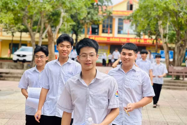 Học sinh của nhiều trường đạt kết quả cao trong kỳ thi vừa qua.