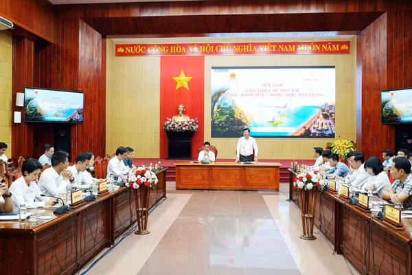 Hội nghị giới thiệu 2 đường bay Đồng Hới - Hà Nội và Đồng Hới - Nha Trang, nhằm tăng kết nối du lịch.