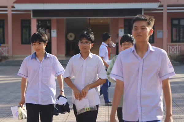 Thí sinh Quảng Trị hoàn thành môn thi đầu tiên Kỳ thi tuyển sinh vào lớp 10 THPT.
