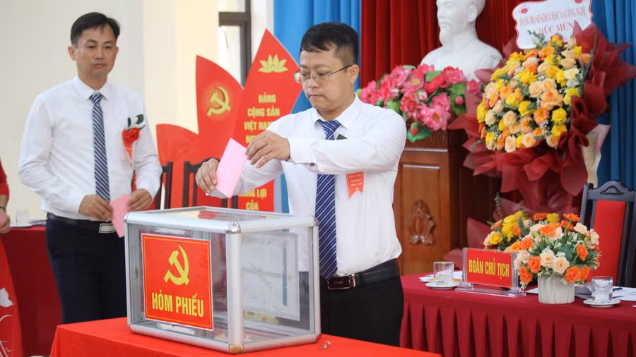 ts-luc-quang-tan-giam-doc-phan-hieu-dai-hoc-thai-nguyen-tai-tinh-ha-giang.jpg