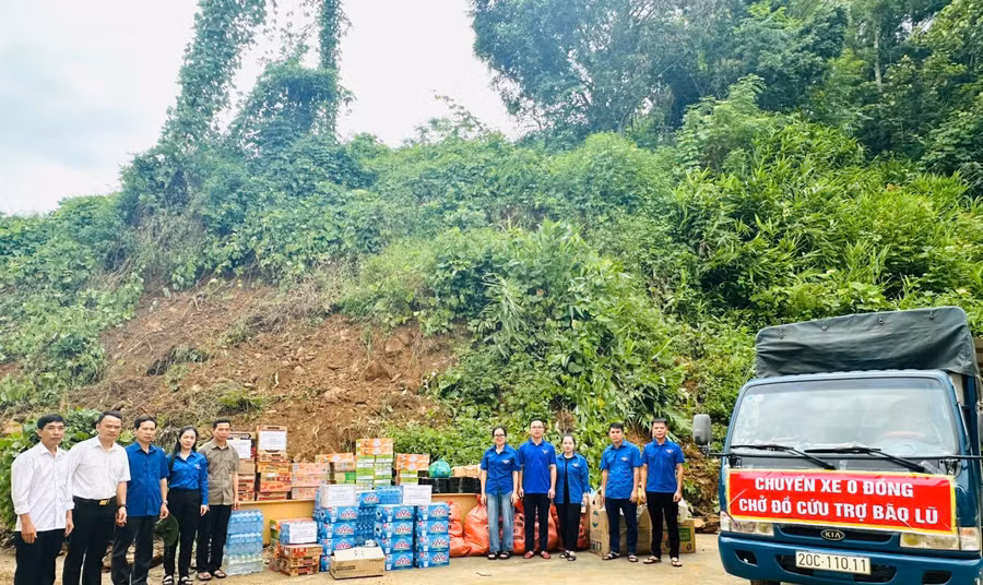 Chung tay, đồng lòng hướng về vùng bão lũ.